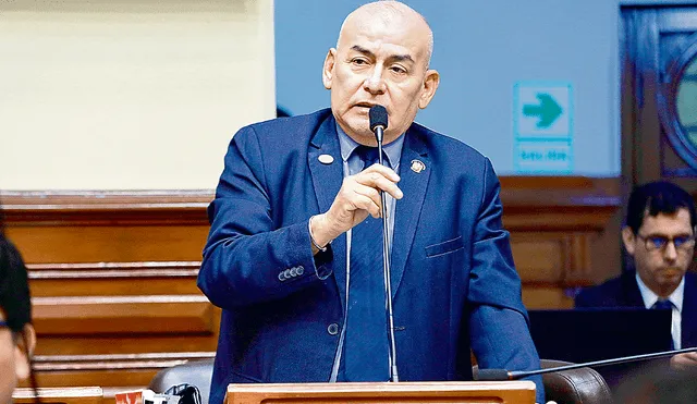 JOSÉ ARRIOLA, ACUSADO DE RECORTAR SALARIOS: FISCALÍA INVESTIGA CASO DE MÁS DE S/100 MIL..!!!