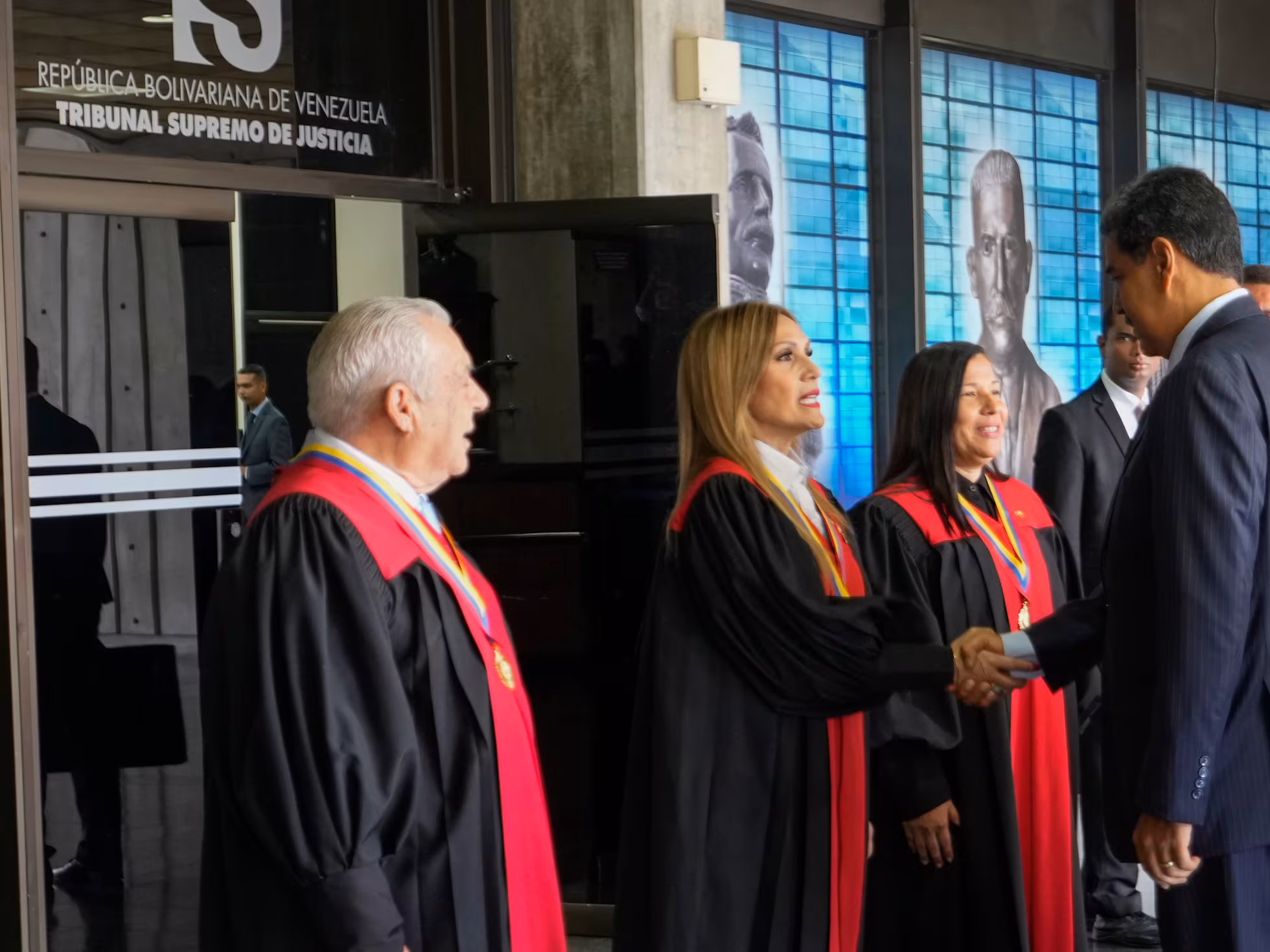 TRIBUNAL SUPREMO LEGITIMA FRAUDE ELECTORAL: MADURO ES DECLARADO GANADOR EN VENEZUELA…!!!