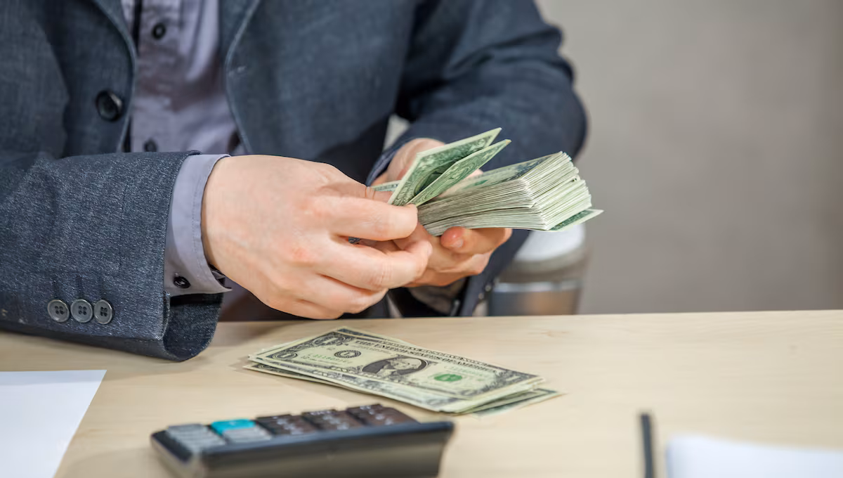 DÓLAR EN ALZA: EMPRESAS BUSCAN REFUGIO EN INSTRUMENTOS FINANCIEROS PARA PROTEGERSE DE LA INCERTIDUMBRE…!!!