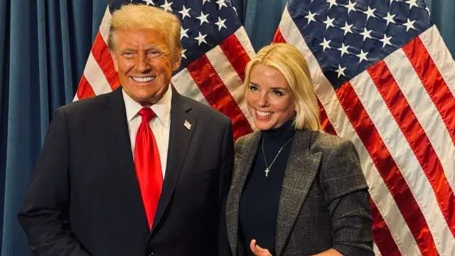 TRUMP NOMBRA A PAM BONDI COMO FISCAL GENERAL: UNA LÍDER COMPETENTE Y EXPERIMENTADA..!!!!