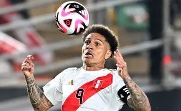 LLUEVEN CRÍTICAS POR PÉSIMA ACTUACIÓN DE PAOLO GUERRERO Y FOSSATI, ANTE CHILE..!!..