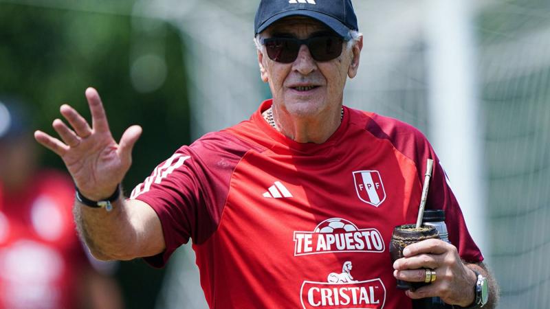 EL FIN DE UNA ERA: JORGE FOSSATI DEJA EL BANQUILLO DE PERÚ..!!!