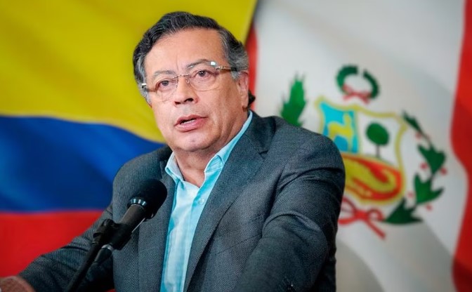 ENRIQUE CORNEJO ACLARA  TEMA FRONTERIZO CON COLOMBIA.  QUE HOY EXPLOTA  PETRO…!!..