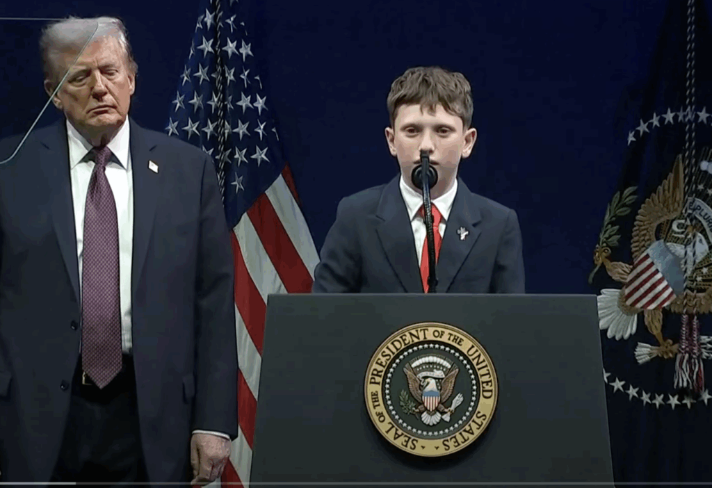 EL APOYO DEL PRESIDENTE DONALD TRUMP AL JOVEN SHAY DE 12 AÑOS UN LLAMADO A PRESERVAR LOS VALORES TRADICIONALES Y LA FE EN DIOS EN TODAS LAS ESCUELAS PUBLICAS Y PRIVADAS..!!!!!