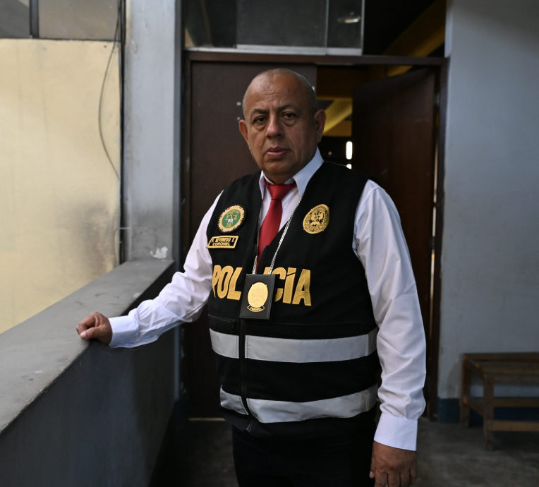 ASCENSO MERECIDO VÍCTOR REVOREDO FARFÁN ES EL NUEVO GENERAL DE LA PNP..!!!!