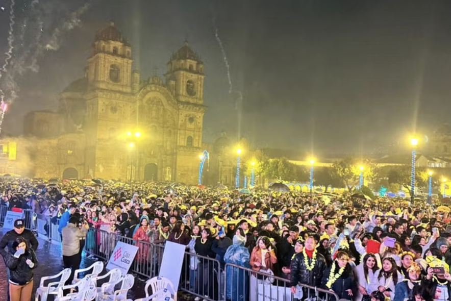 ¡FIESTA MASIVA EN CUSCO! 40 MIL CELEBRAN EL AÑO NUEVO 2026..!!!!!