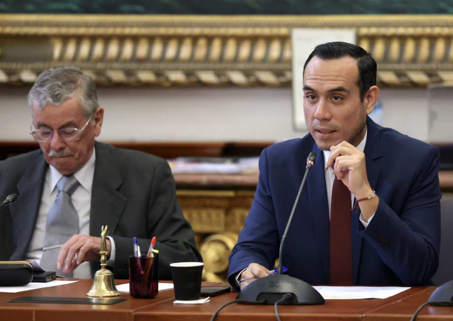 INFORME LEGAL SALVA A JOSÉ JERÍ DE EVENTUAL CENSURA…!!!!