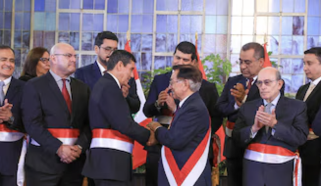 ¡SE CAE EL GABINETE! MIRALLES RENUNCIA Y LUIS ARROYO ASUME COMO NUEVO PREMIER..!!!!