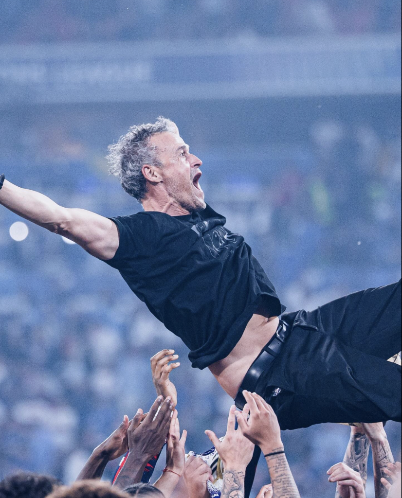 ¡FELIZ CUMPLEAÑOS MAESTRO Y GRAN ENTRENADOR LUIS ENRIQUE POR SUS 56 AÑOS! Y GRACIAS POR HACER AL  PSG CAMPEÓN Y MEJOR EQUIPO DEL MUNDO QUE AHORA VA POR EL BICAMPEONATO EN LA FINAL EN BUDAPEST 2026 POR LA CHAMPIONS LEAGUE!