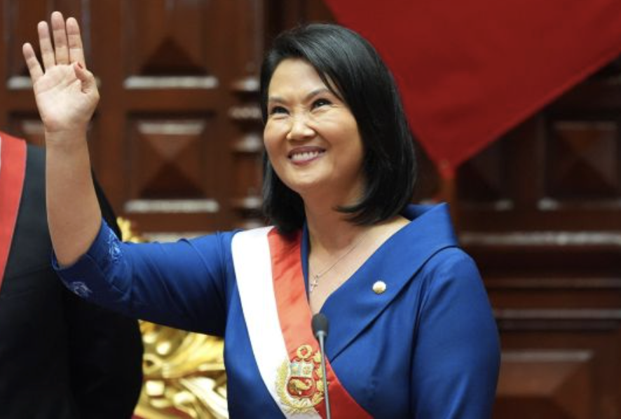 KEIKO FUJIMORI ASUME LA PRESIDENCIA DEL PERÚ Y MARCA EL INICIO DE UNA NUEVA ETAPA POLÍTICA..!!!!!!